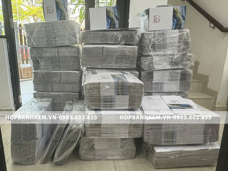 Bàn giao 600 hộp bánh kem VŨ TRỤ XANH HBK999